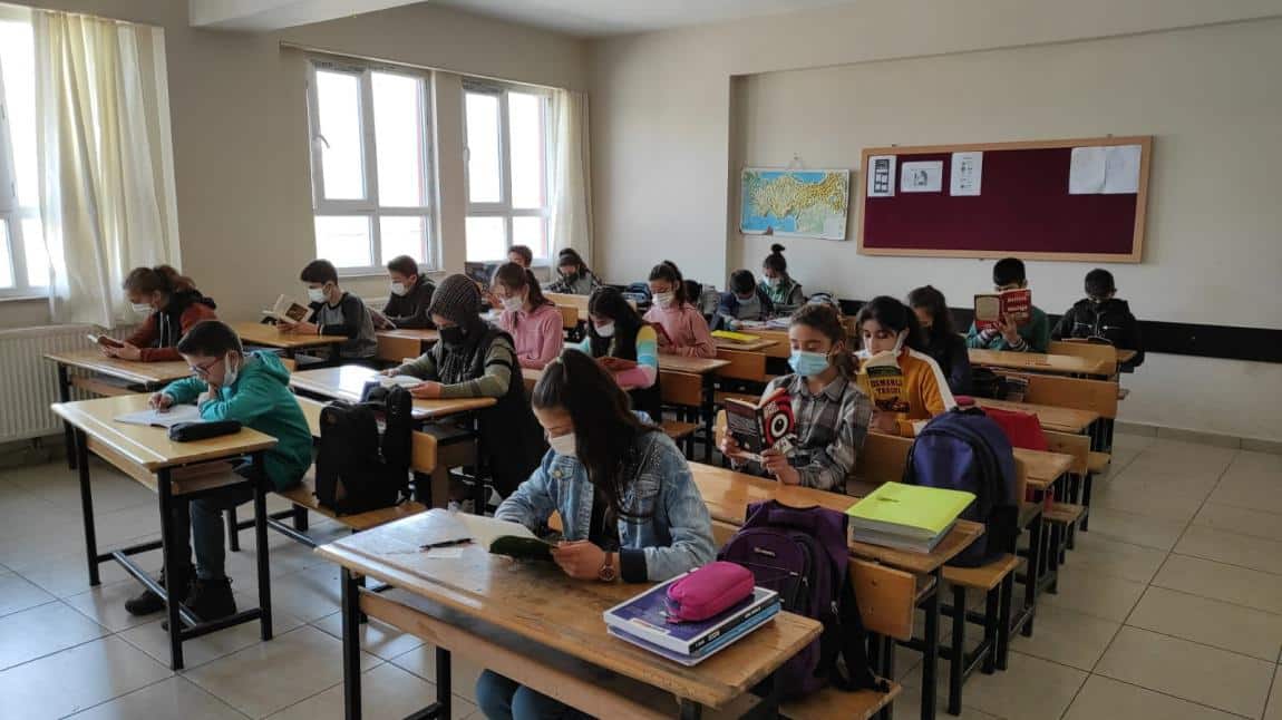 Yeşiltepe İlk-Ortaokulu Okuyor 